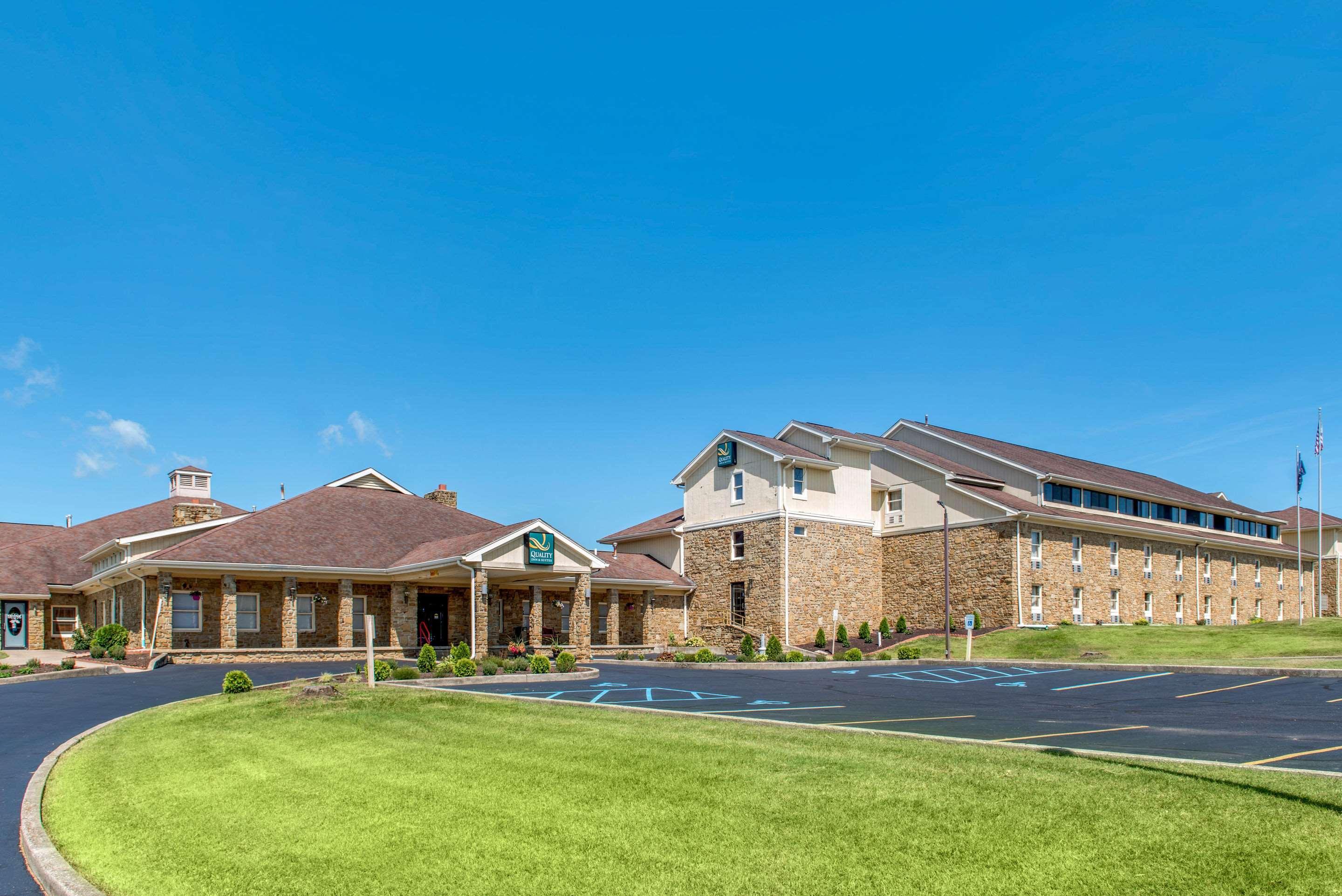 Quality Inn & Suites Bedford West Exterior photo