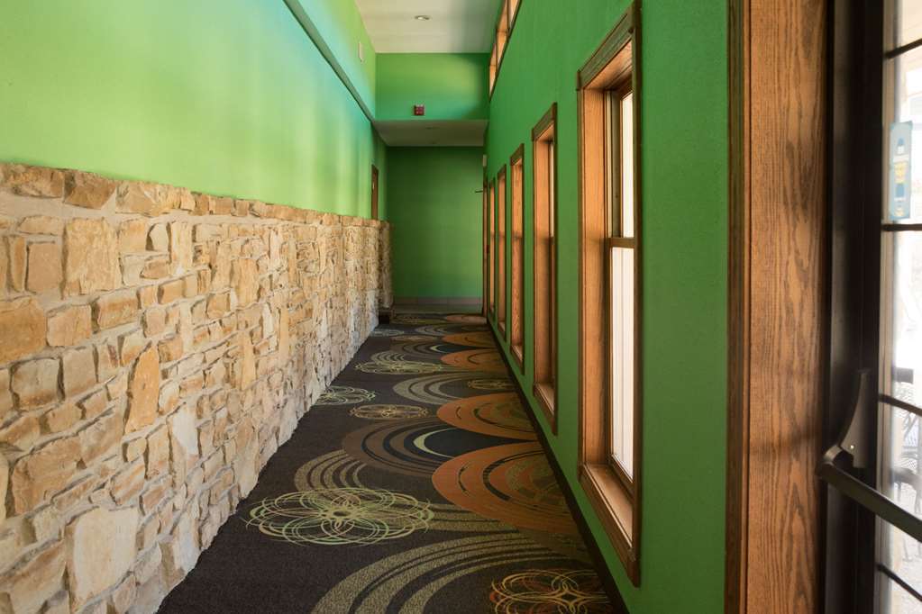 Quality Inn & Suites Bedford West Amenities photo